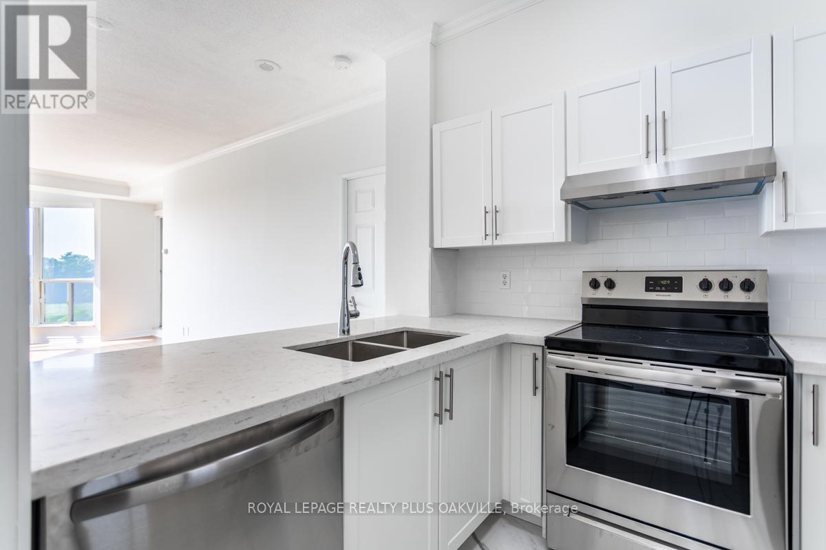 718 - 2511 Lakeshore Road W, Oakville, Ontario  L6L 6L9 - Photo 10 - W12590254