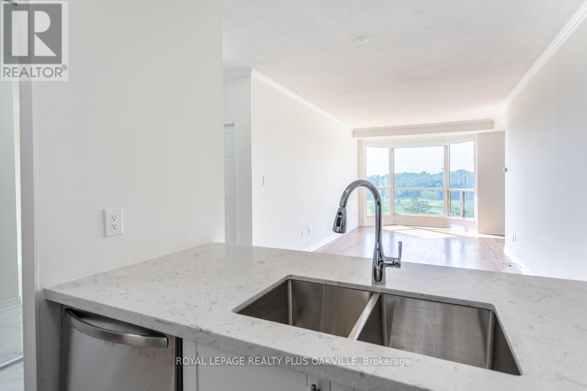 718 - 2511 Lakeshore Road W, Oakville, Ontario  L6L 6L9 - Photo 11 - W12590254