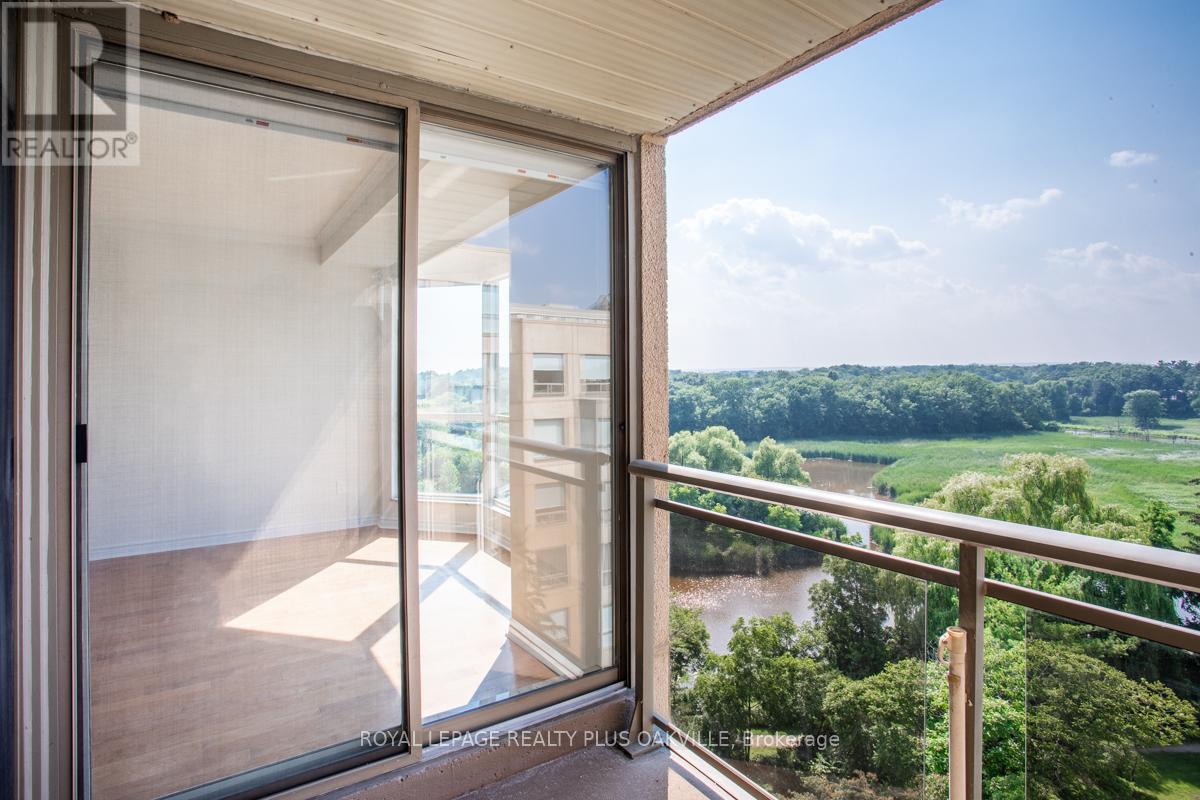 718 - 2511 Lakeshore Road W, Oakville, Ontario  L6L 6L9 - Photo 30 - W12590254