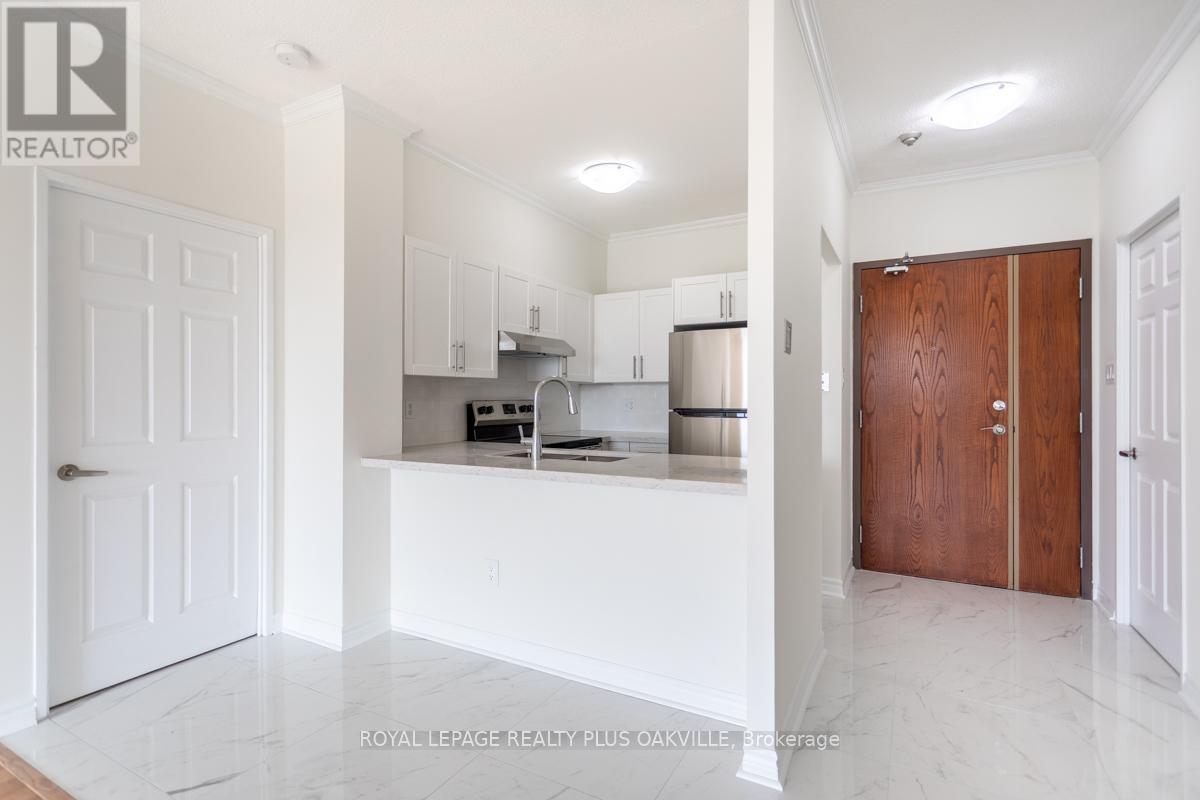 718 - 2511 Lakeshore Road W, Oakville, Ontario  L6L 6L9 - Photo 8 - W12590254