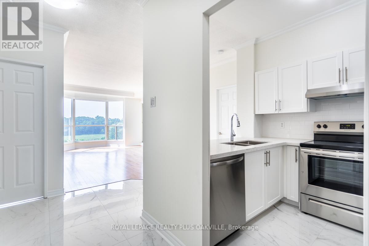 718 - 2511 Lakeshore Road W, Oakville, Ontario  L6L 6L9 - Photo 9 - W12590254