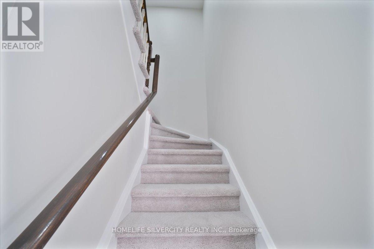 6 Bentgrass Lane, Brampton, Ontario  L7A 3K2 - Photo 11 - W12590258