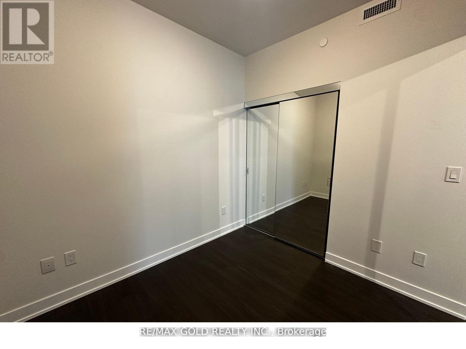 1109 - 430 Square One Drive, Mississauga, Ontario  L5B 0L6 - Photo 9 - W12590262