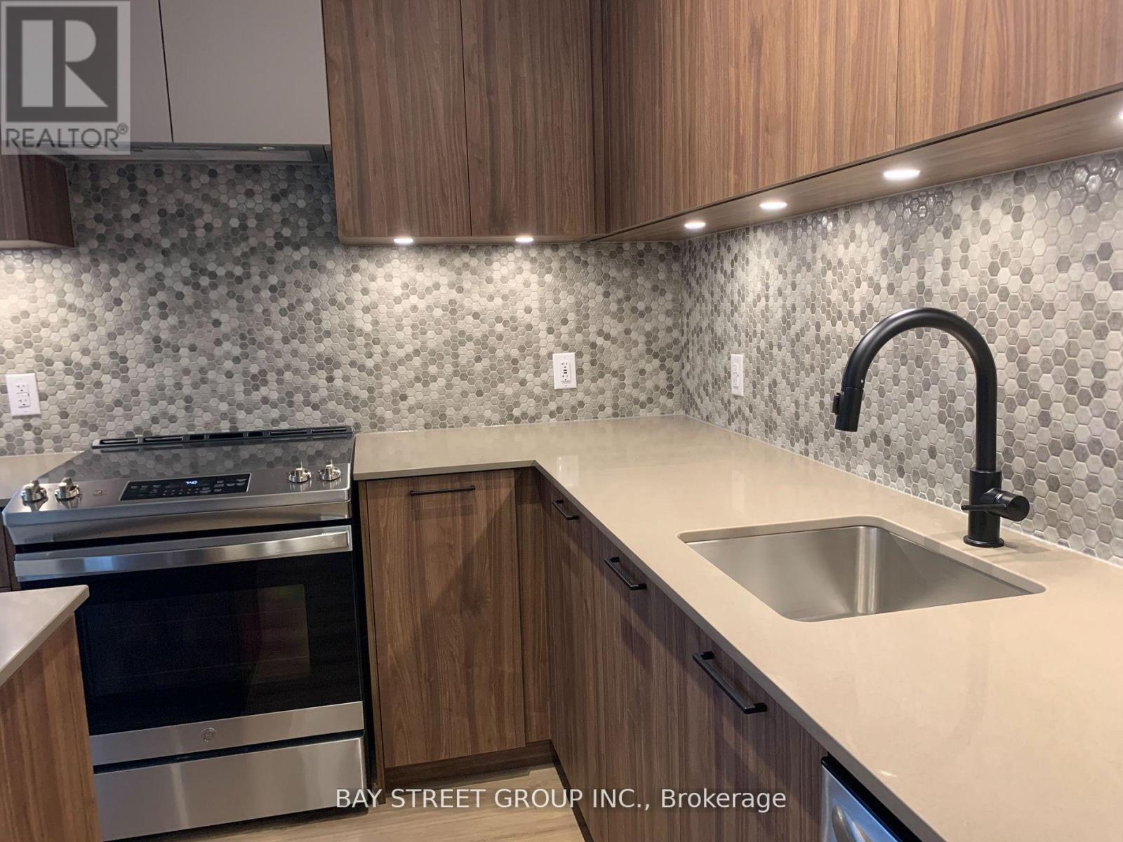 13 - 30 Lagerfeld Drive, Brampton, Ontario  L7A 5L5 - Photo 6 - W12590312