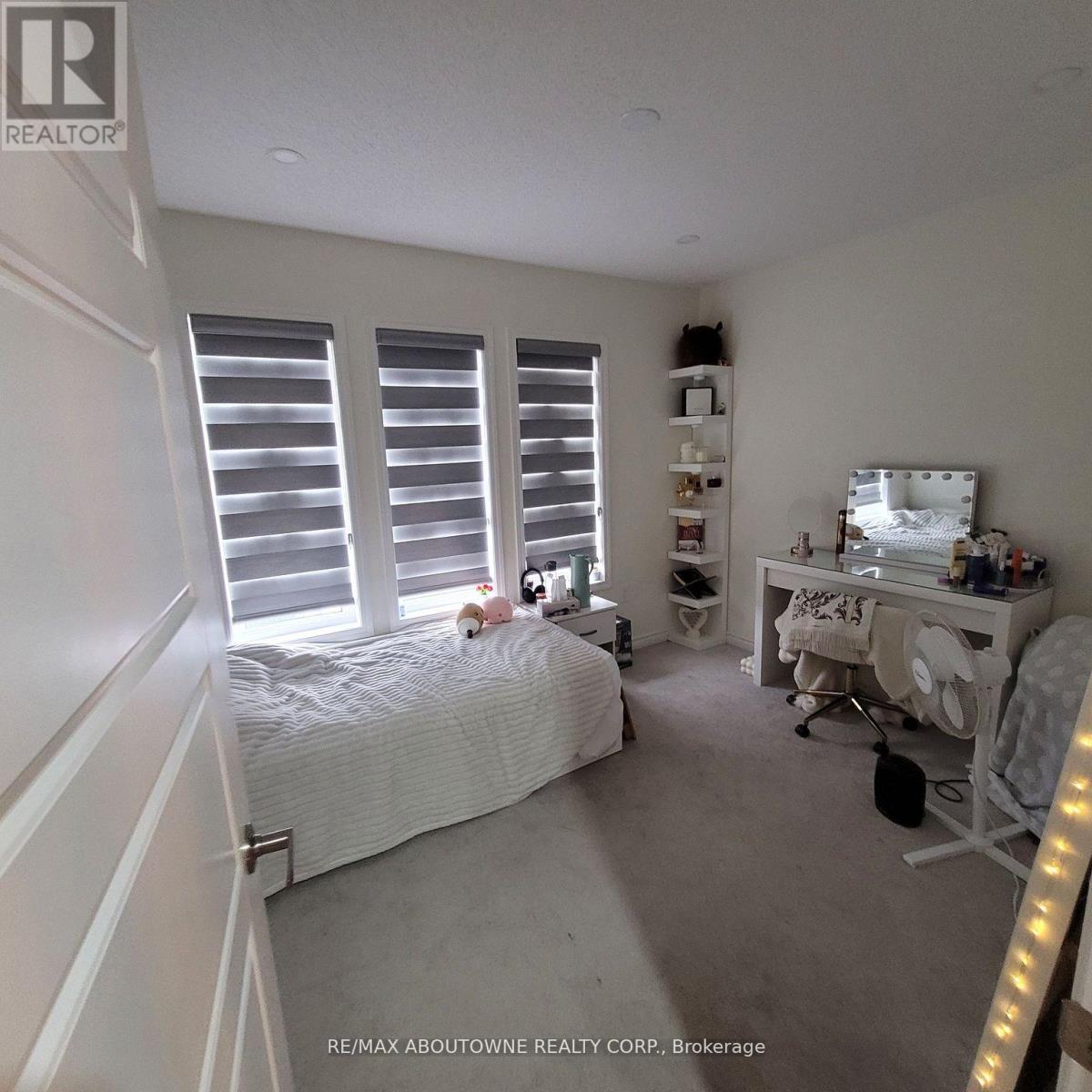 973 Logan Drive, Milton, Ontario  L9E 1P7 - Photo 11 - W12590378