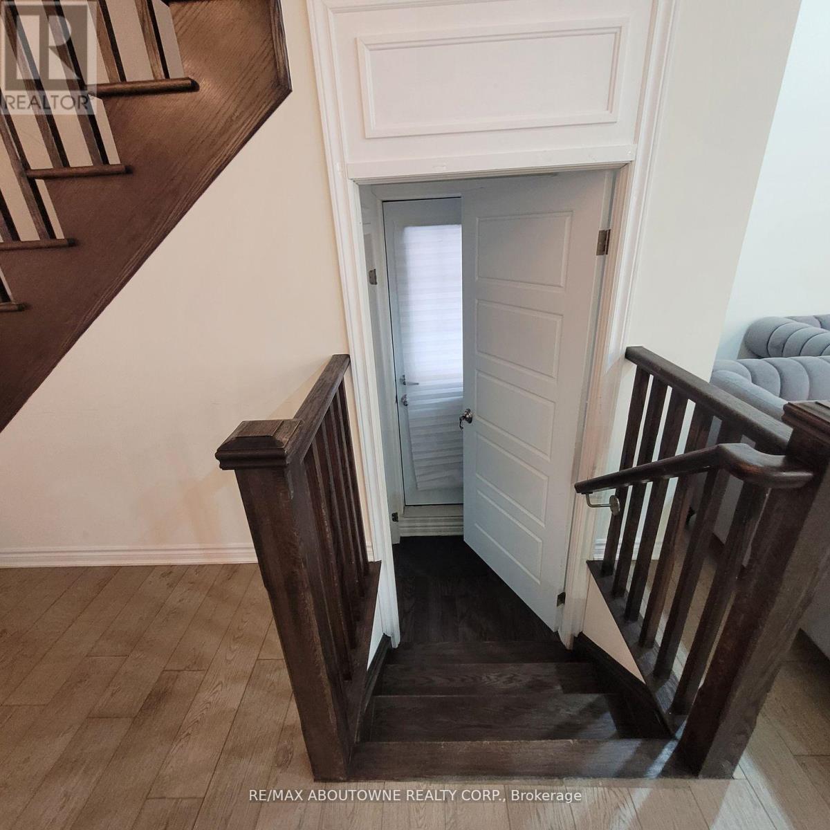 973 Logan Drive, Milton, Ontario  L9E 1P7 - Photo 3 - W12590378