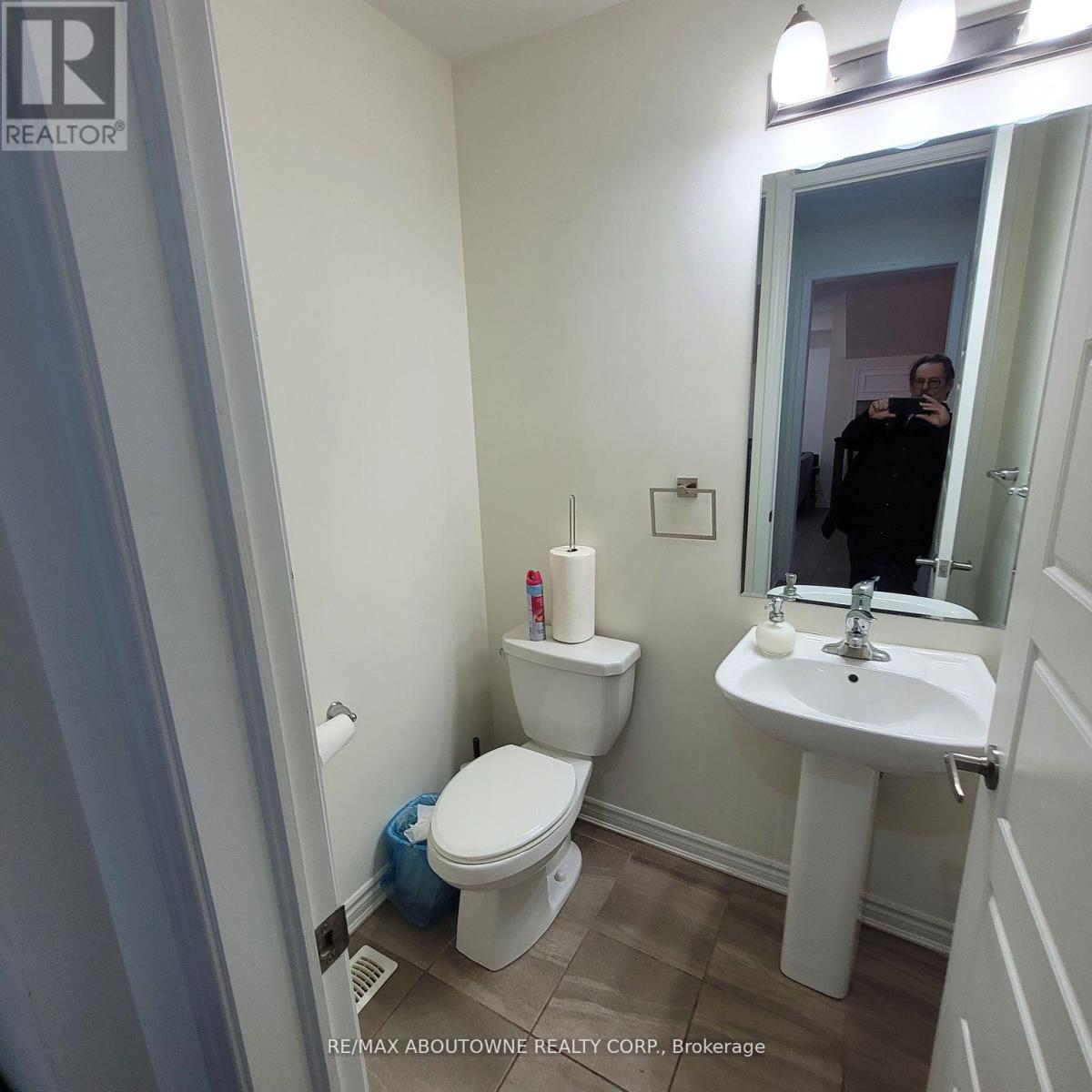 973 Logan Drive, Milton, Ontario  L9E 1P7 - Photo 4 - W12590378