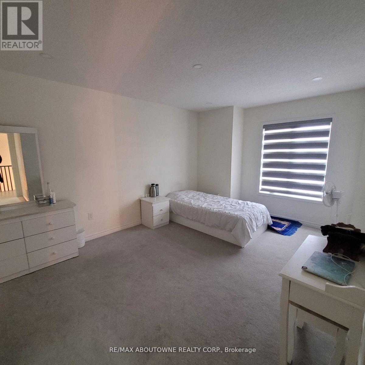 973 Logan Drive, Milton, Ontario  L9E 1P7 - Photo 6 - W12590378