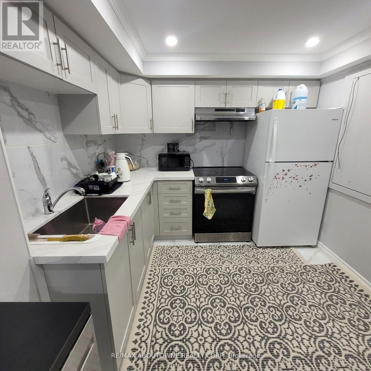 973 Logan Drive, Milton, Ontario  L9E 1P7 - Photo 8 - W12590378