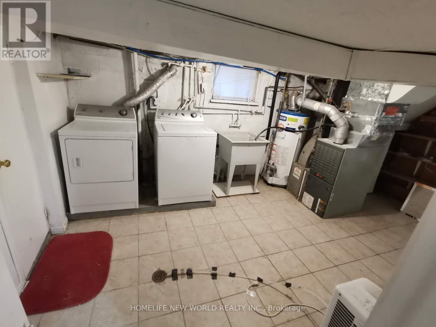 55 Chamberlain B1 Avenue, Toronto, Ontario  M6E 4J9 - Photo 6 - W12590384