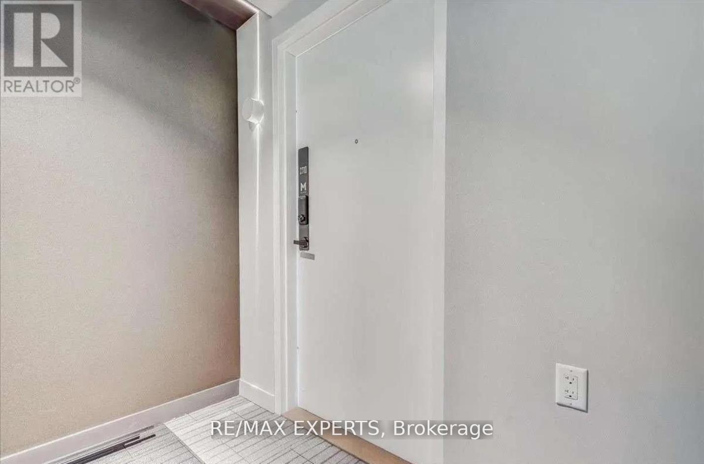 2710 - 3900 Confederation Parkway, Mississauga, Ontario  L5B 0M3 - Photo 3 - W12590406