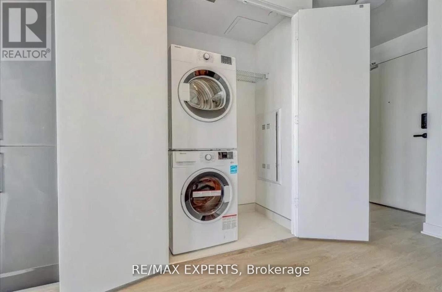 2710 - 3900 Confederation Parkway, Mississauga, Ontario  L5B 0M3 - Photo 4 - W12590406