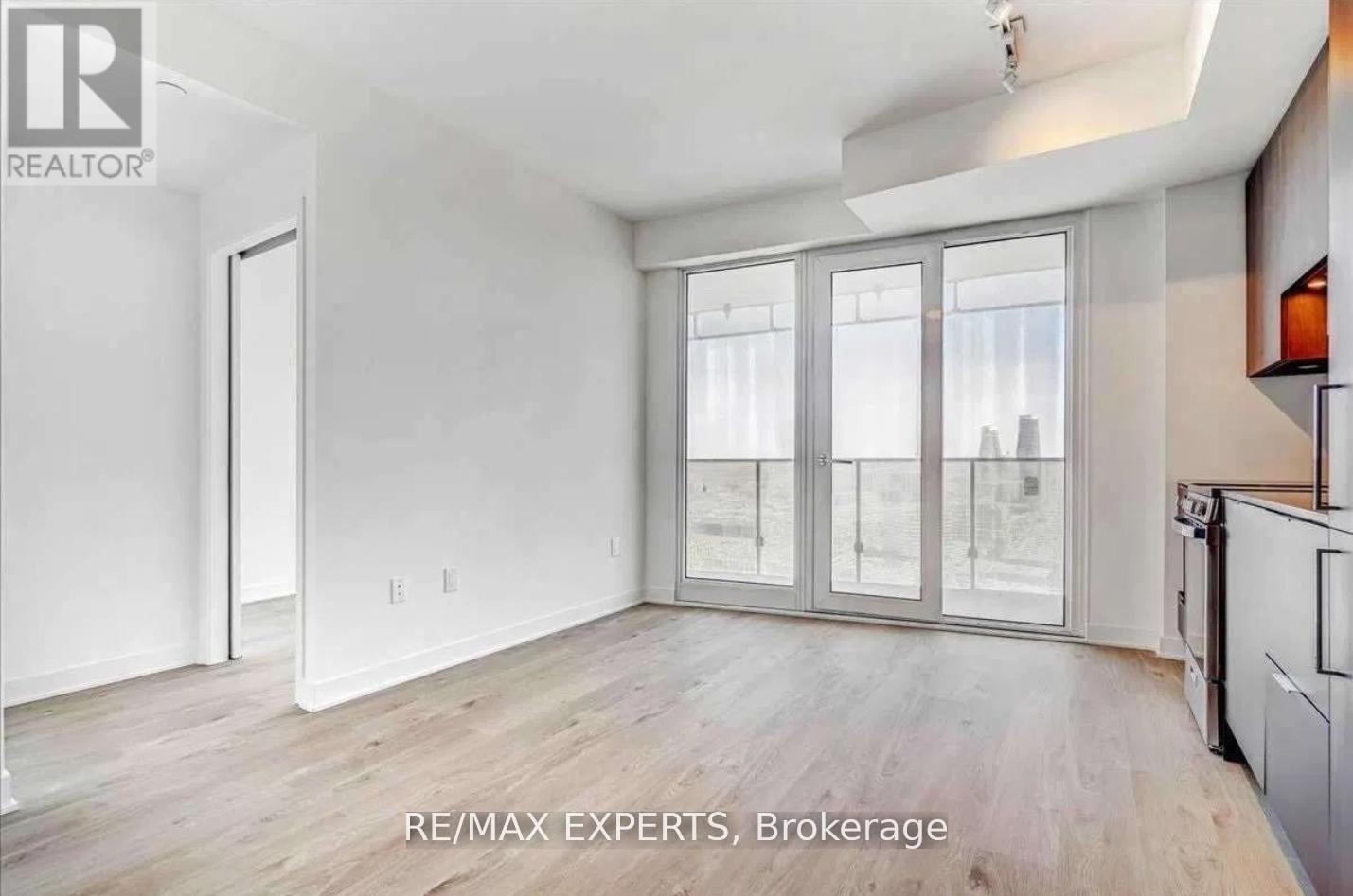 2710 - 3900 Confederation Parkway, Mississauga, Ontario  L5B 0M3 - Photo 7 - W12590406