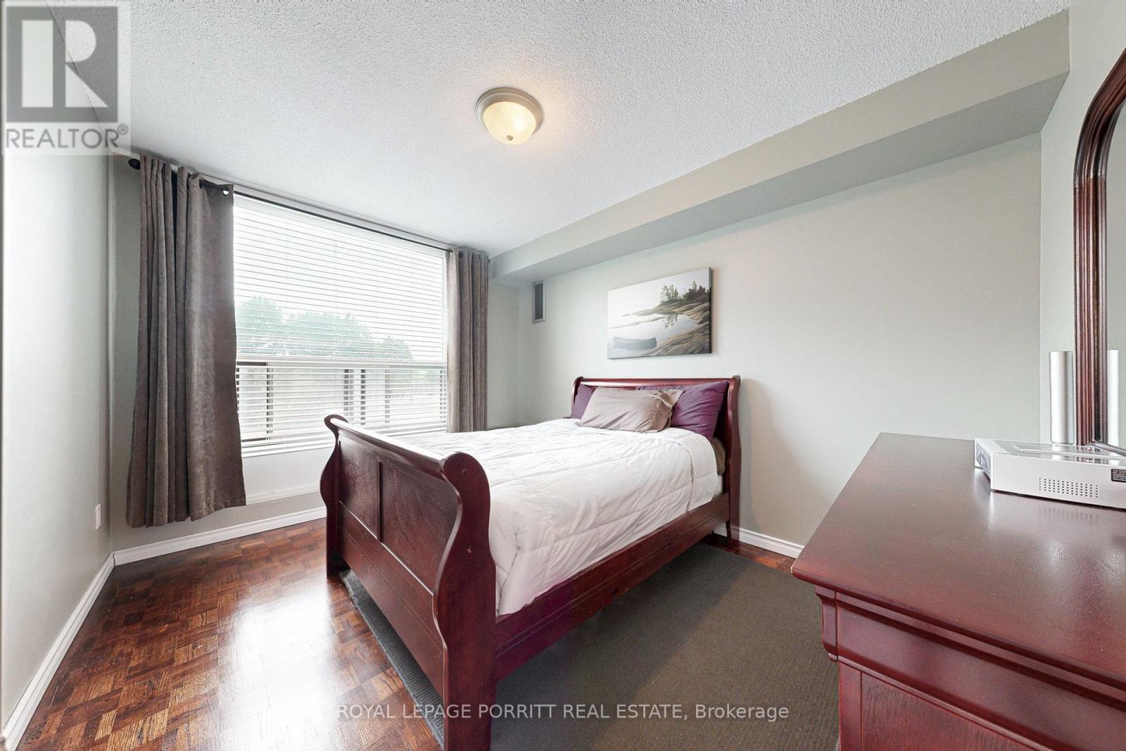 201 - 1535 Lakeshore Road E, Mississauga, Ontario L5E 3E2 - Photo 16 - W12590410