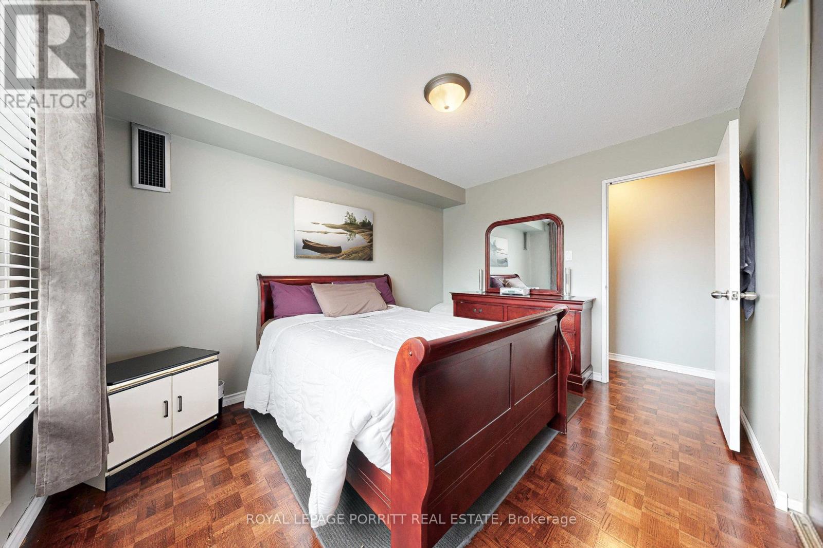 201 - 1535 Lakeshore Road E, Mississauga, Ontario L5E 3E2 - Photo 17 - W12590410