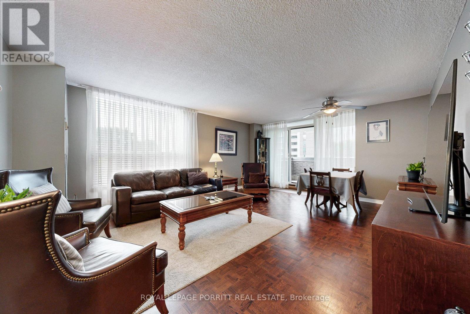 201 - 1535 Lakeshore Road E, Mississauga, Ontario L5E 3E2 - Photo 3 - W12590410