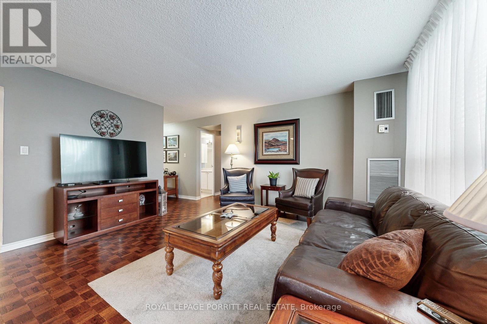 201 - 1535 Lakeshore Road E, Mississauga, Ontario L5E 3E2 - Photo 5 - W12590410