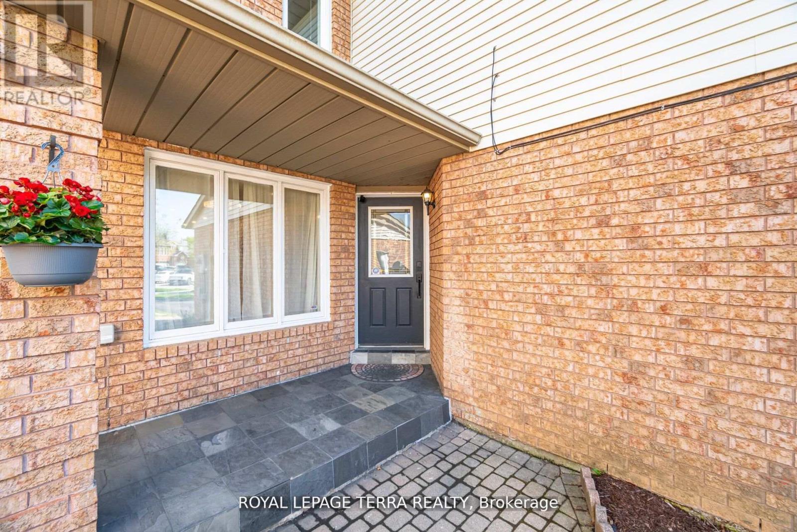 3407 Nighthawk Trail, Mississauga, Ontario  L5N 6G5 - Photo 5 - W12590412