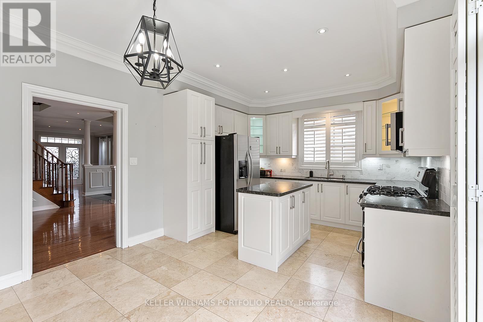 2154 Kingsridge Drive, Oakville, Ontario  L6M 4Z2 - Photo 10 - W12590448