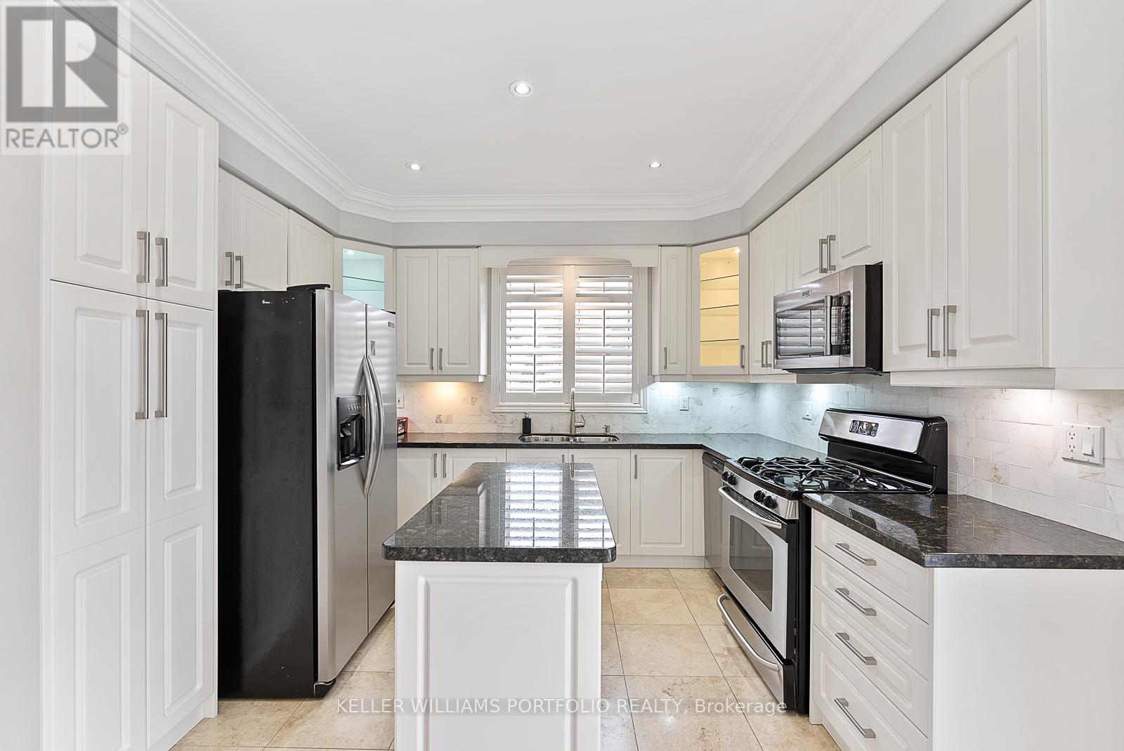 2154 Kingsridge Drive, Oakville, Ontario  L6M 4Z2 - Photo 11 - W12590448