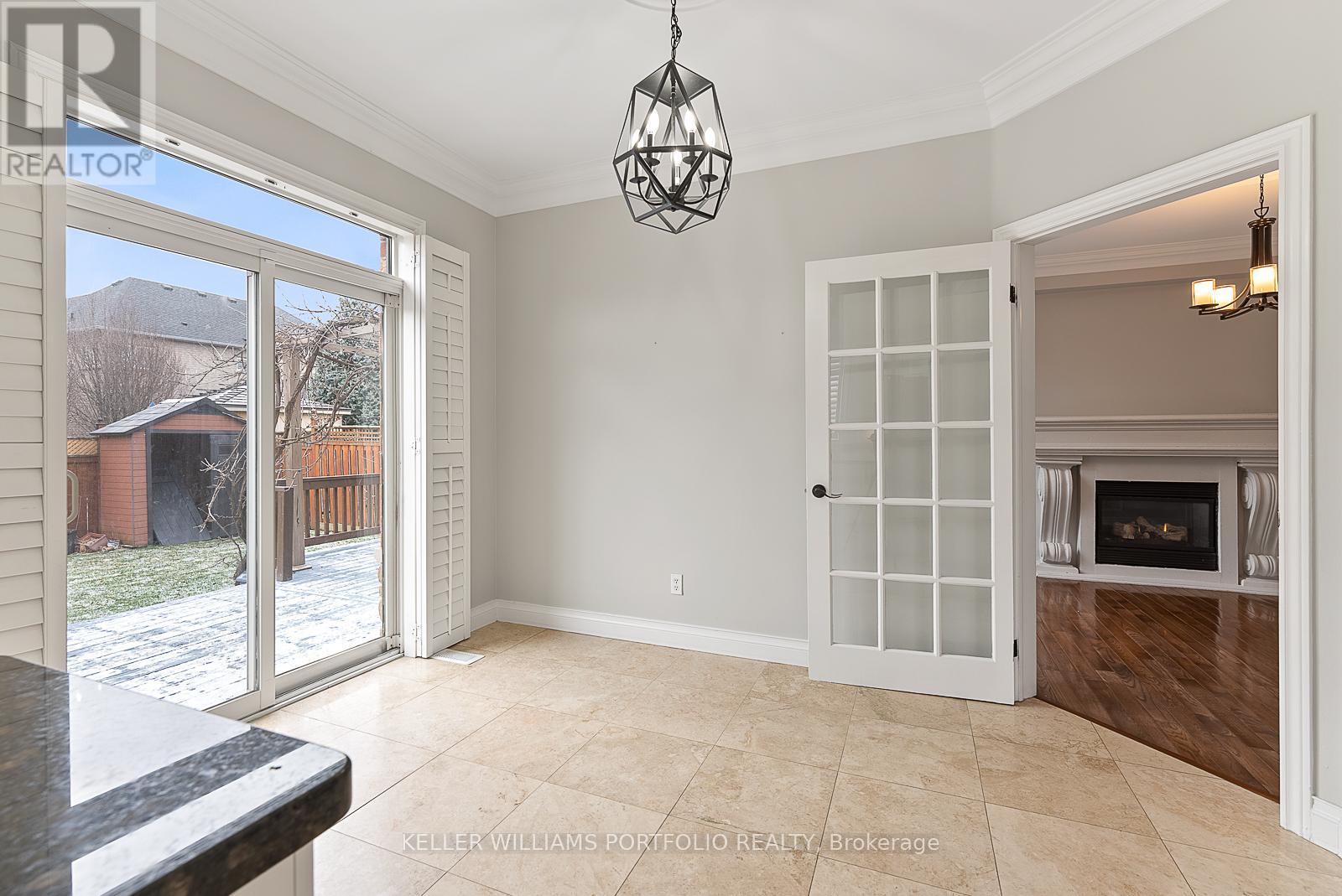 2154 Kingsridge Drive, Oakville, Ontario  L6M 4Z2 - Photo 12 - W12590448