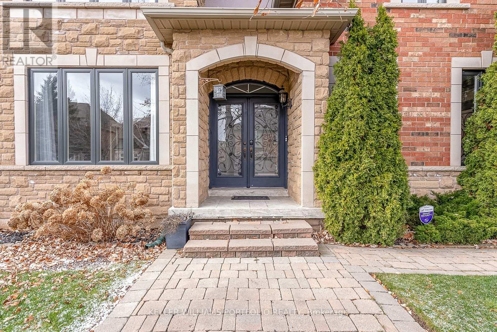 2154 Kingsridge Drive, Oakville, Ontario  L6M 4Z2 - Photo 2 - W12590448