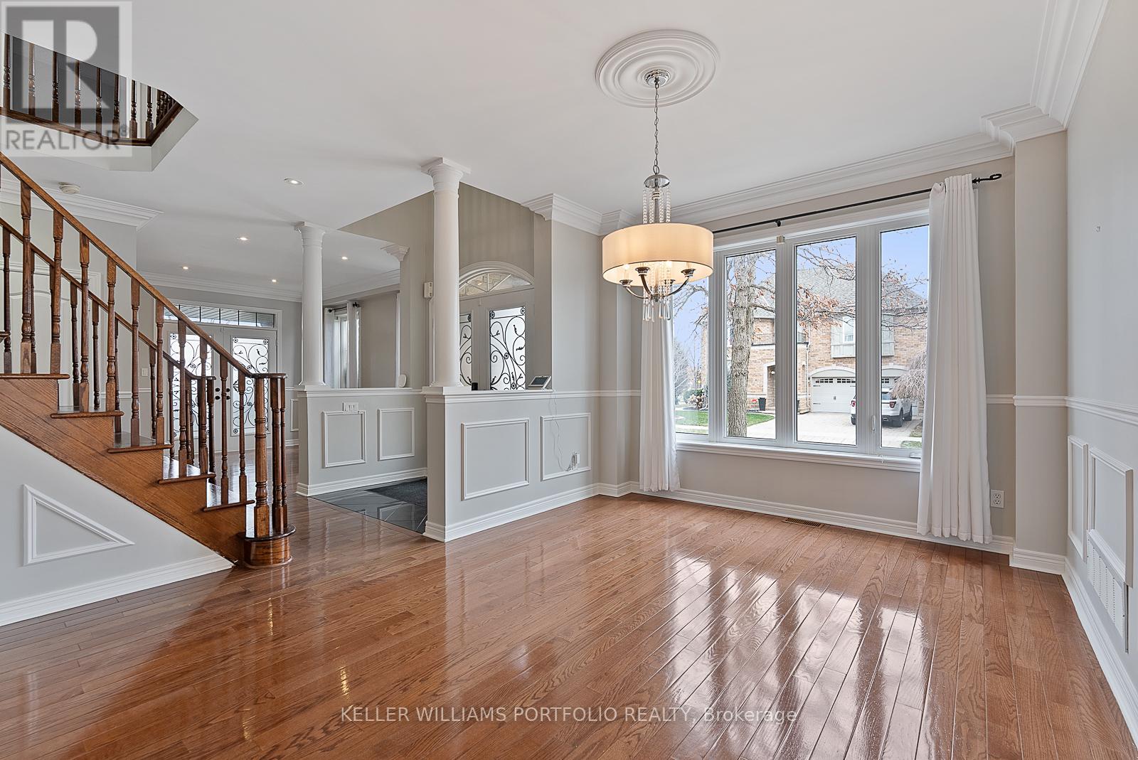 2154 Kingsridge Drive, Oakville, Ontario  L6M 4Z2 - Photo 6 - W12590448