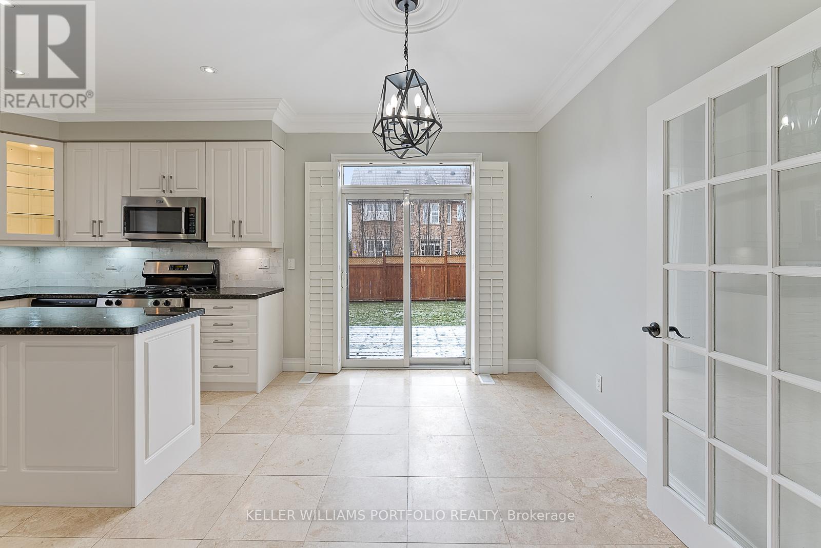 2154 Kingsridge Drive, Oakville, Ontario  L6M 4Z2 - Photo 8 - W12590448