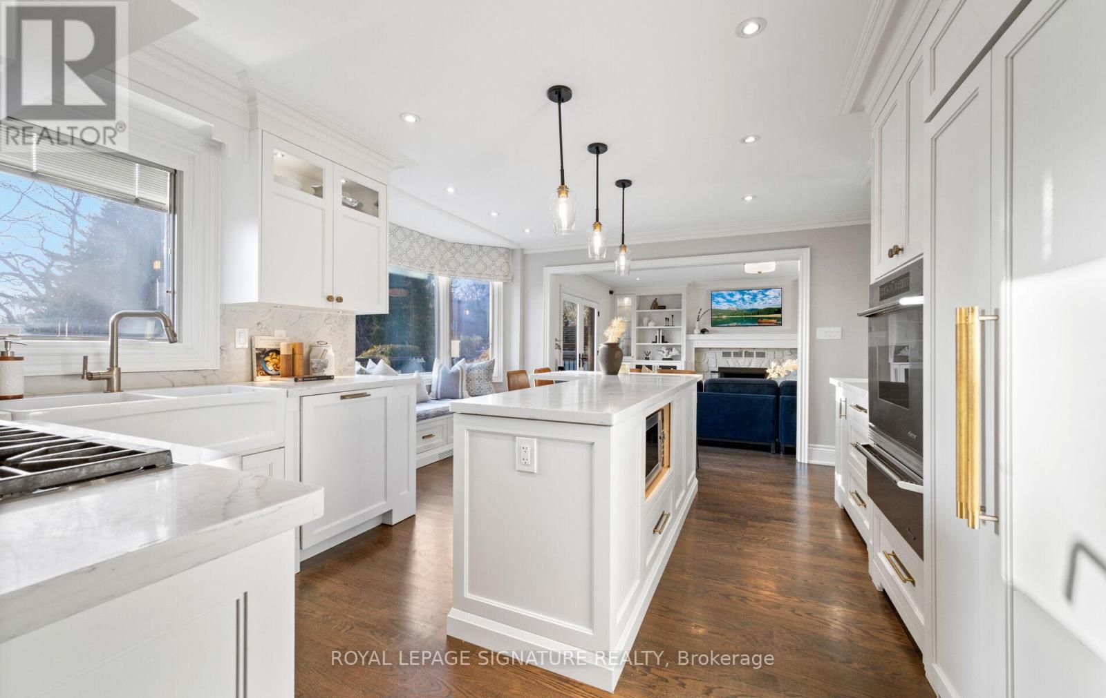 1189 Ostler Court, Mississauga, Ontario  L5C 3G5 - Photo 15 - W12590486