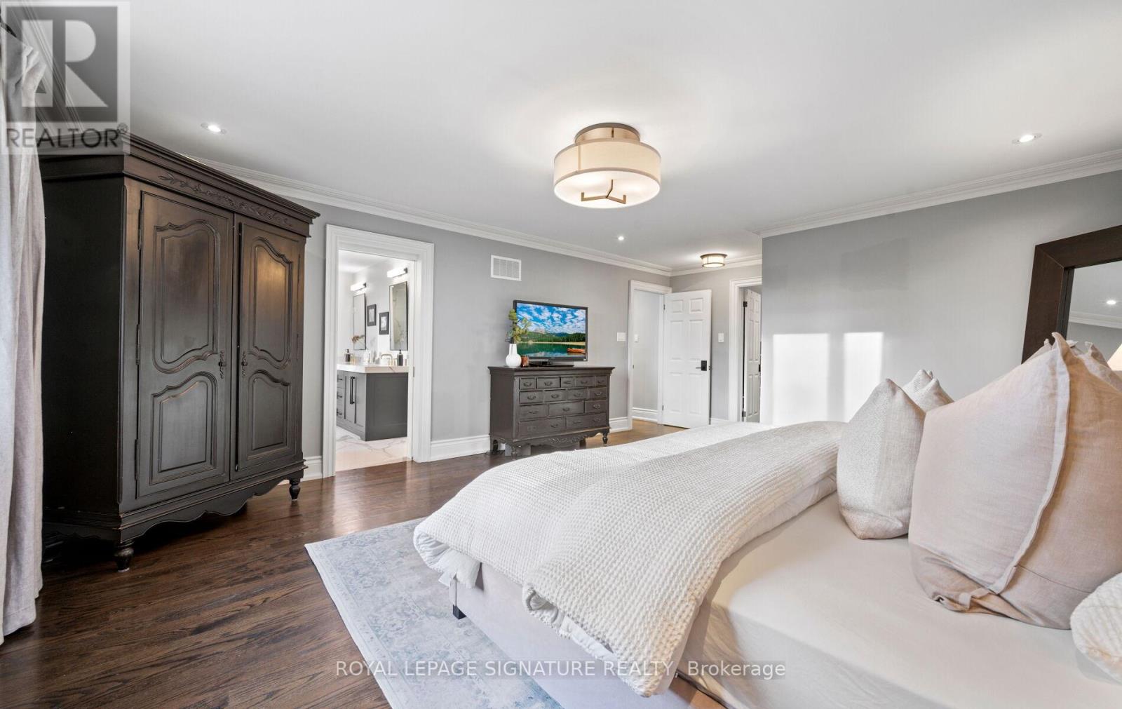 1189 Ostler Court, Mississauga, Ontario  L5C 3G5 - Photo 21 - W12590486