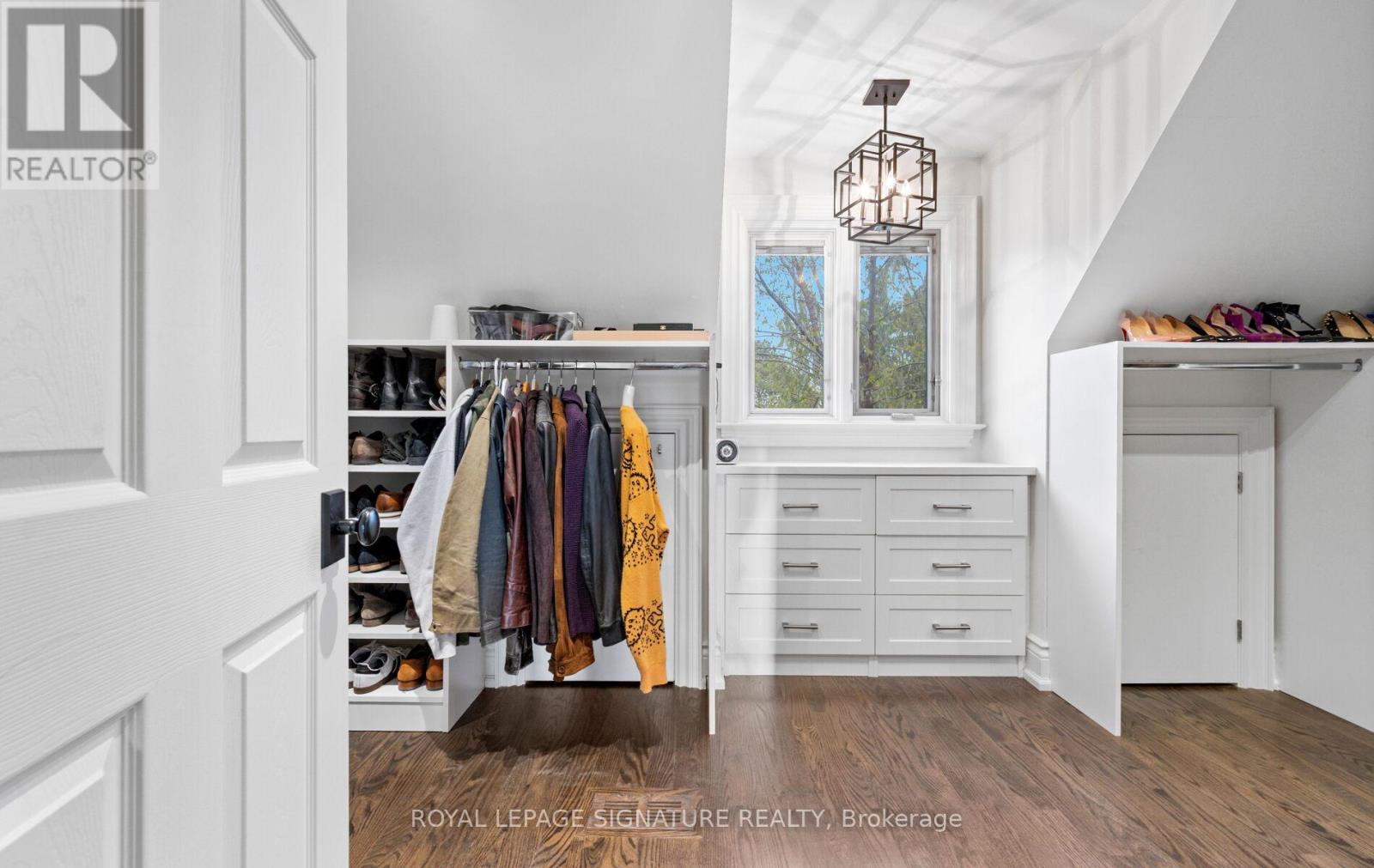 1189 Ostler Court, Mississauga, Ontario  L5C 3G5 - Photo 25 - W12590486