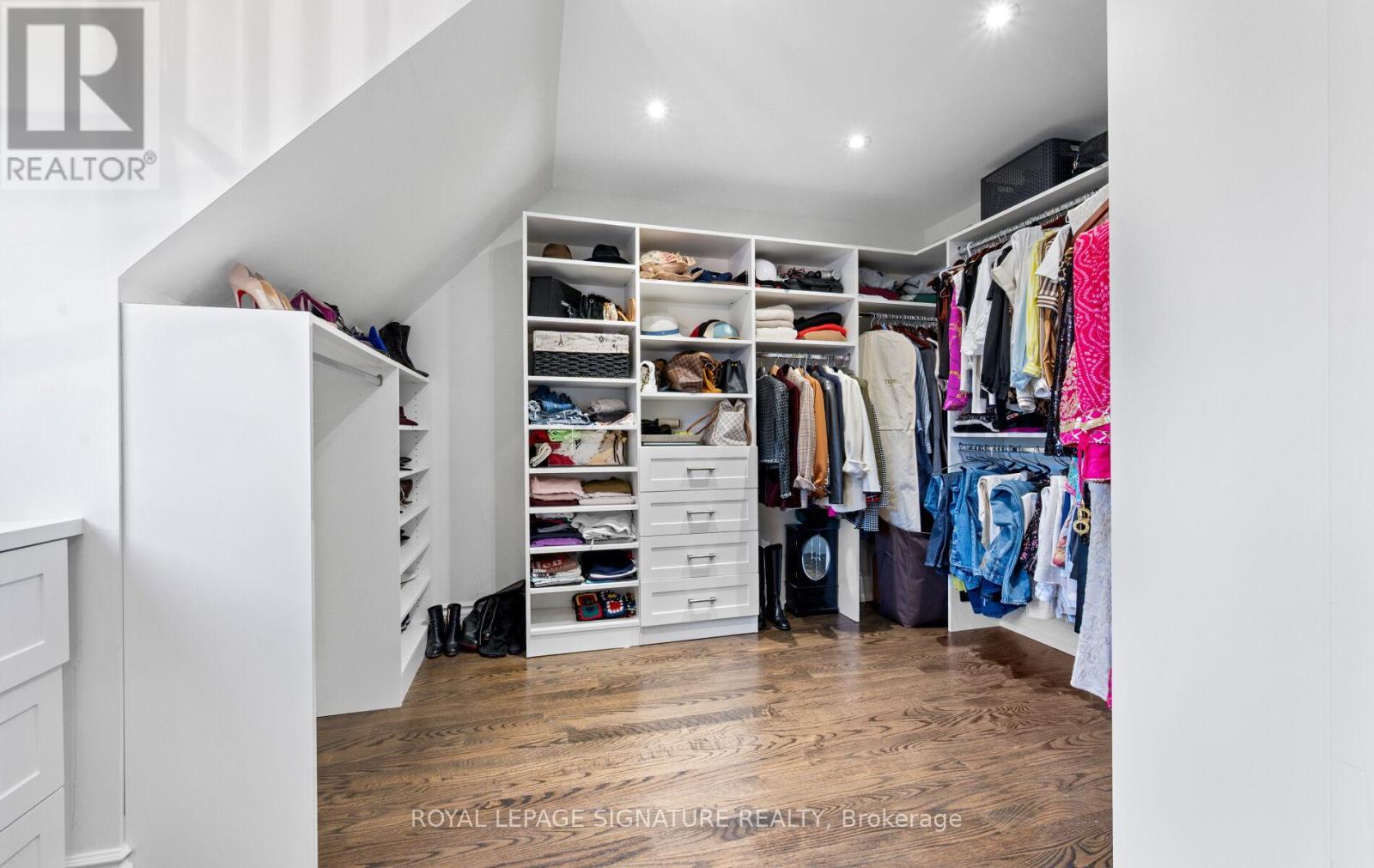 1189 Ostler Court, Mississauga, Ontario  L5C 3G5 - Photo 26 - W12590486