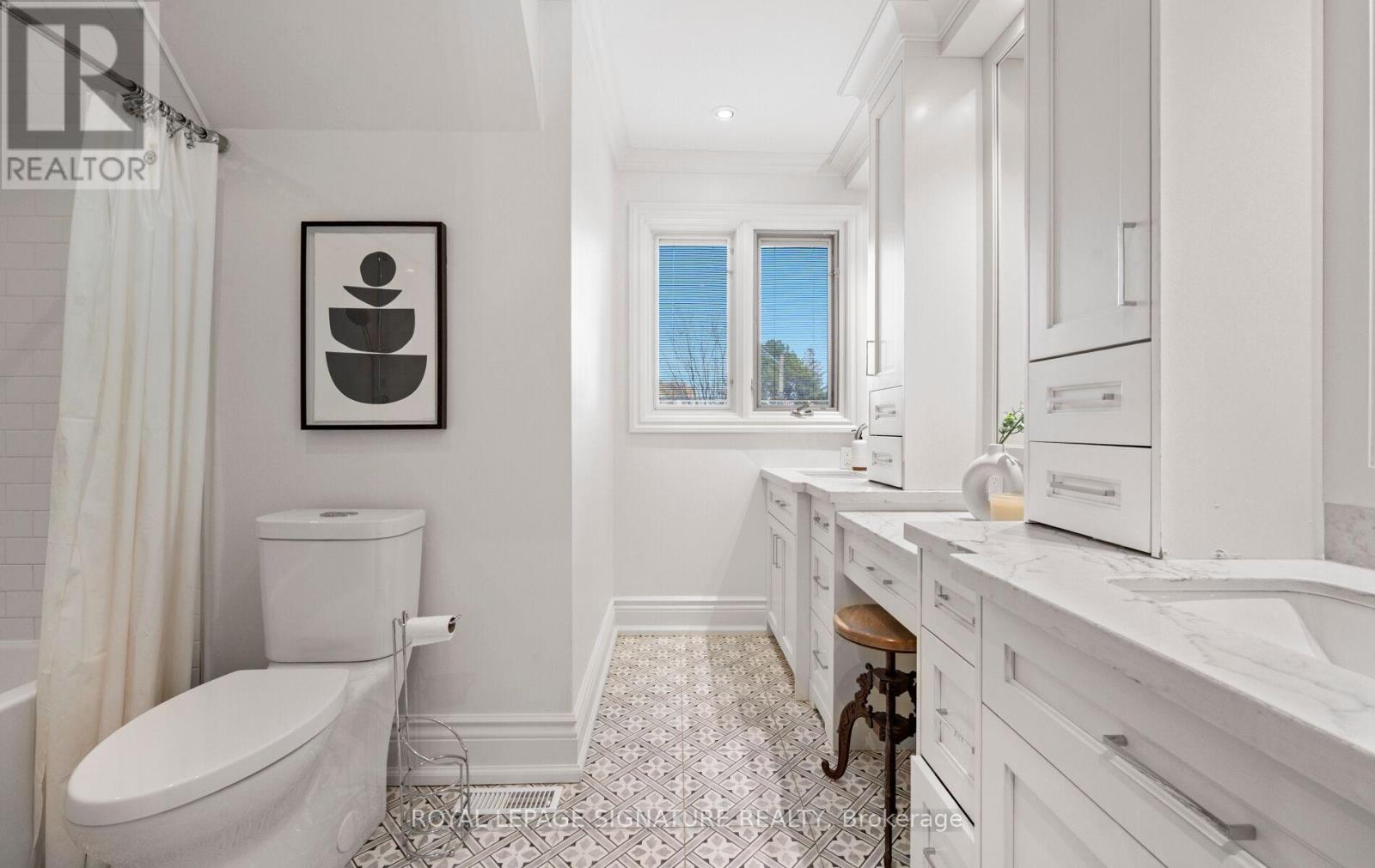 1189 Ostler Court, Mississauga, Ontario  L5C 3G5 - Photo 30 - W12590486