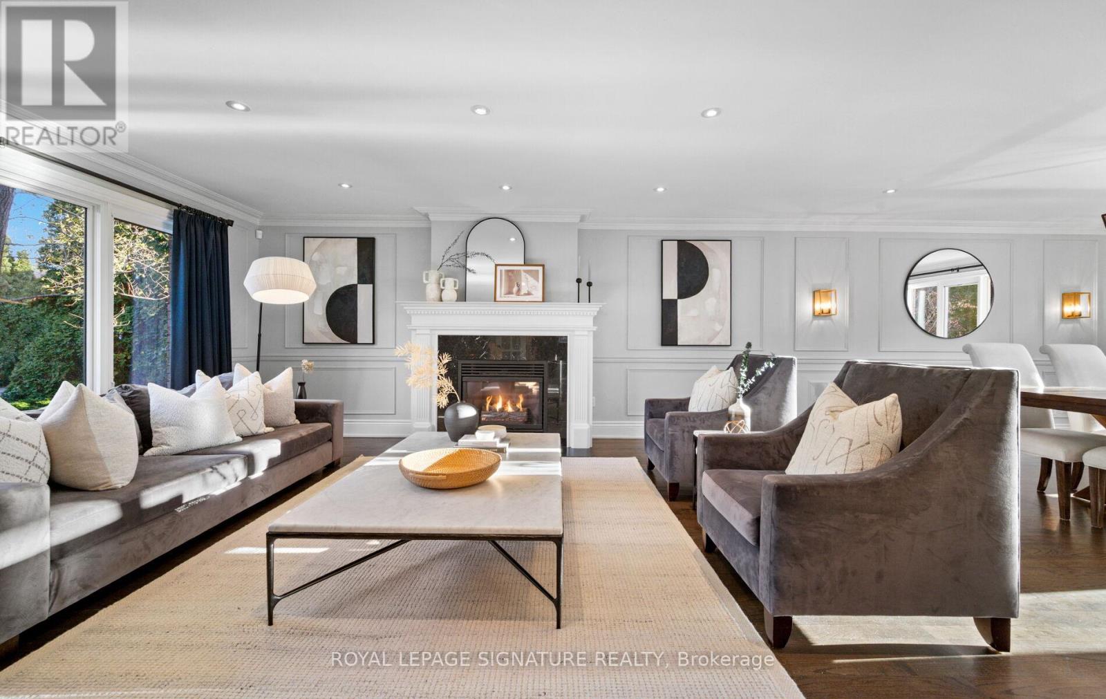 1189 Ostler Court, Mississauga, Ontario  L5C 3G5 - Photo 5 - W12590486