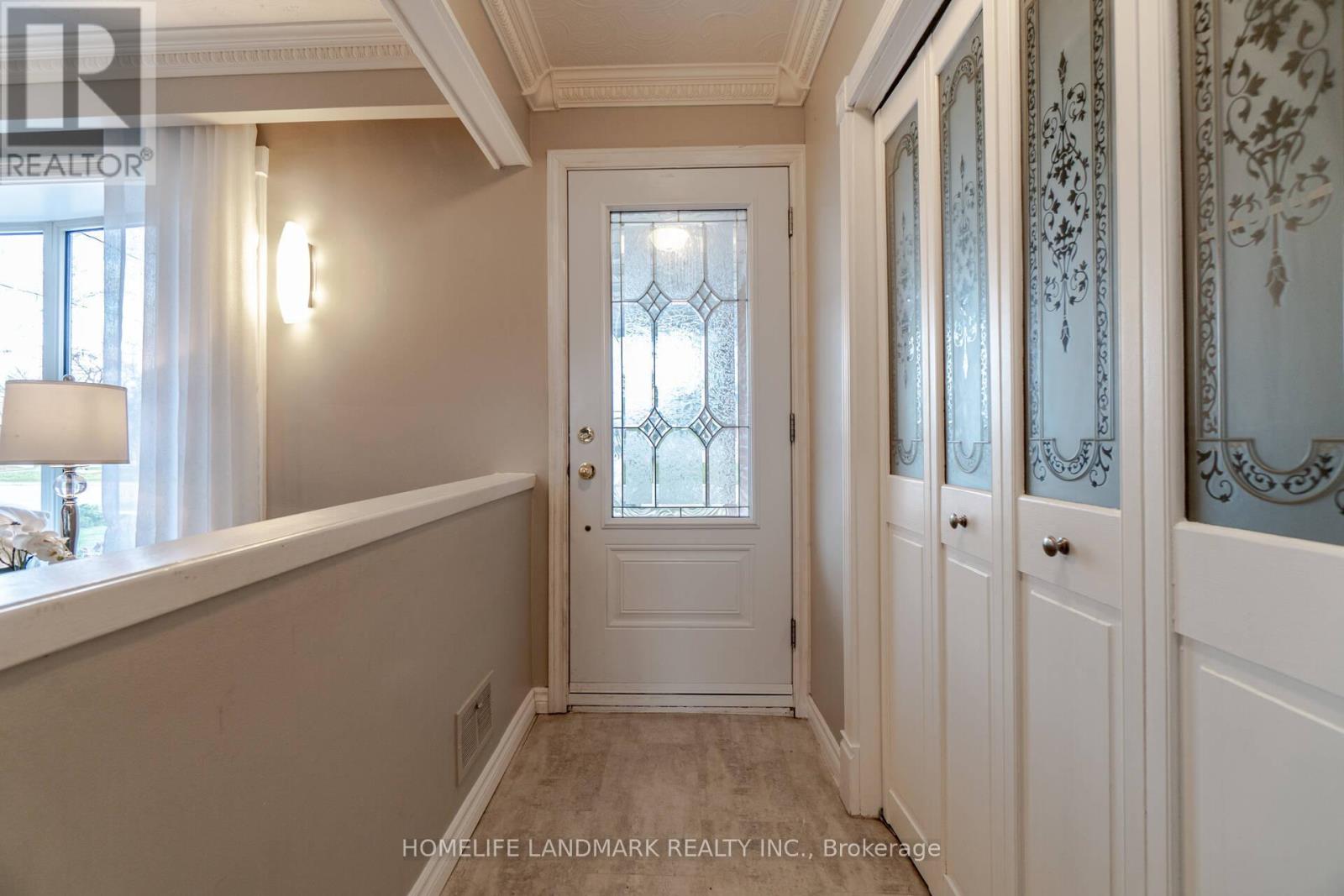 Upper - 640 Netherton Crescent, Mississauga, Ontario  L4Y 2M4 - Photo 5 - W12590506