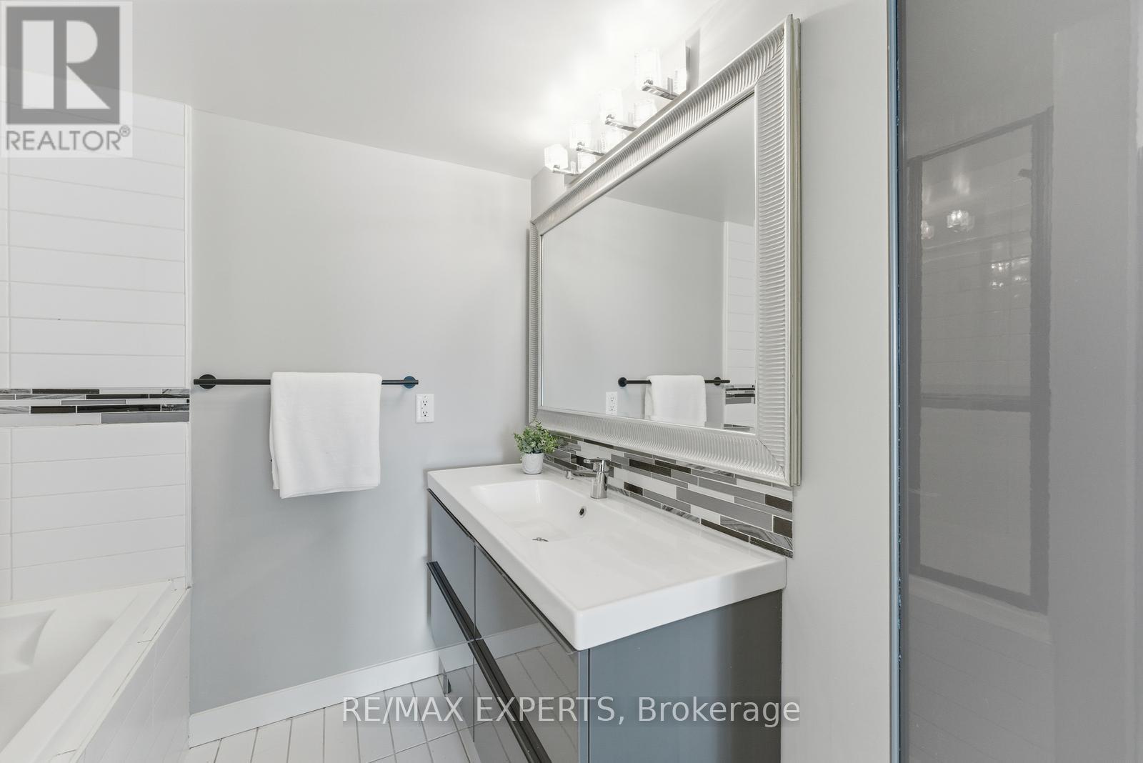 1309 - 155 Legion Road N, Toronto, Ontario  M8Y 0A7 - Photo 29 - W12590508