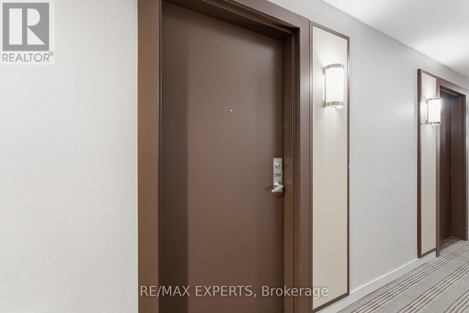 1309 - 155 Legion Road N, Toronto, Ontario  M8Y 0A7 - Photo 4 - W12590508