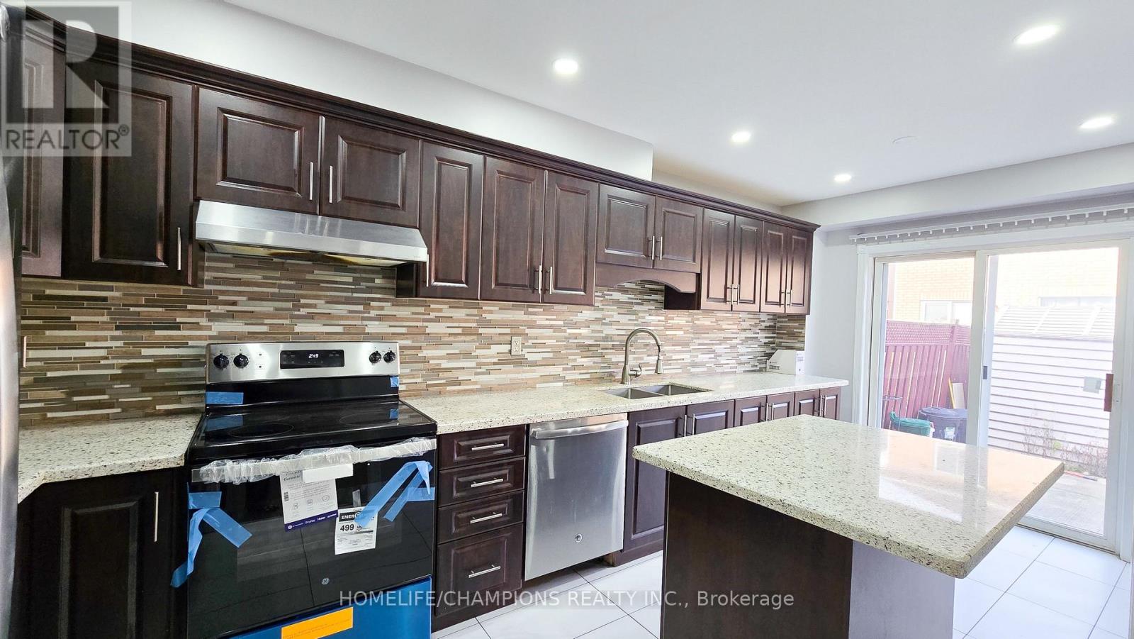 15 Redfinch Way N, Brampton, Ontario  L7A 2B2 - Photo 16 - W12590520