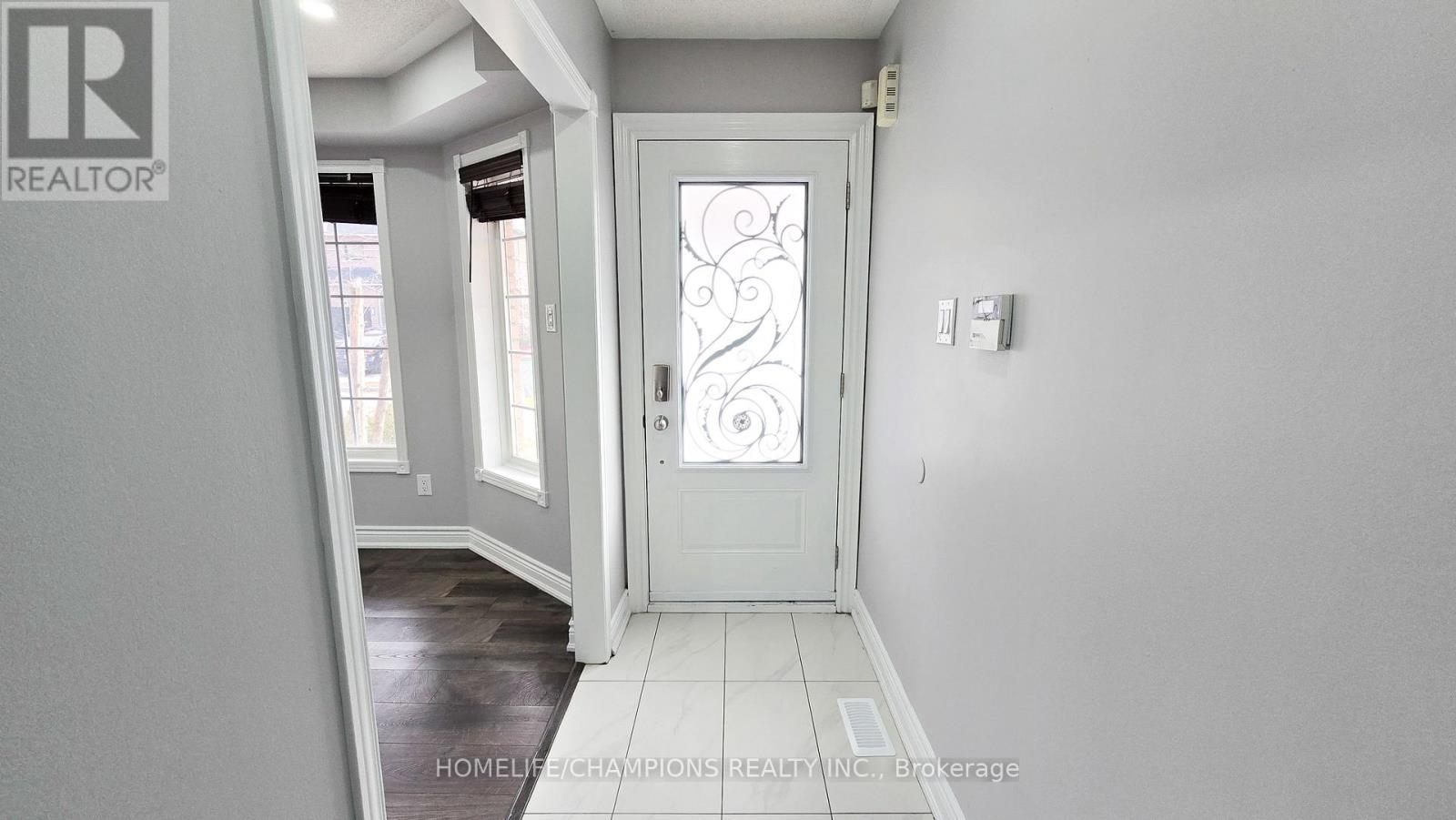 15 Redfinch Way N, Brampton, Ontario  L7A 2B2 - Photo 5 - W12590520