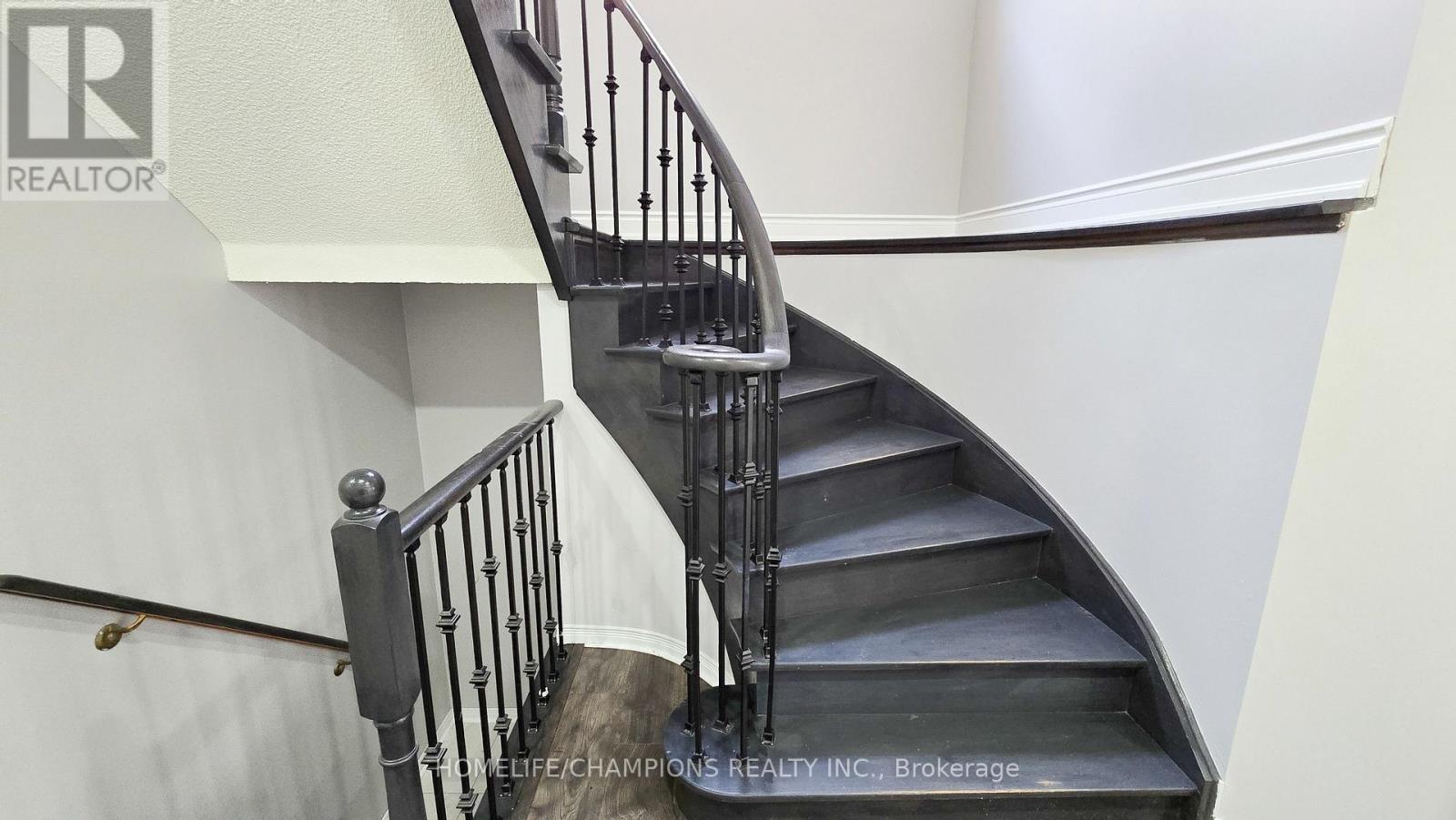 15 Redfinch Way N, Brampton, Ontario  L7A 2B2 - Photo 9 - W12590520