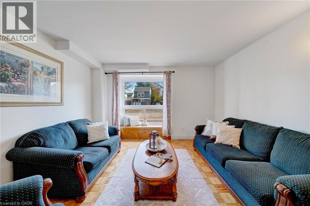 408 East 21st Street, Hamilton, Ontario  L8V 2V2 - Photo 4 - 40790892