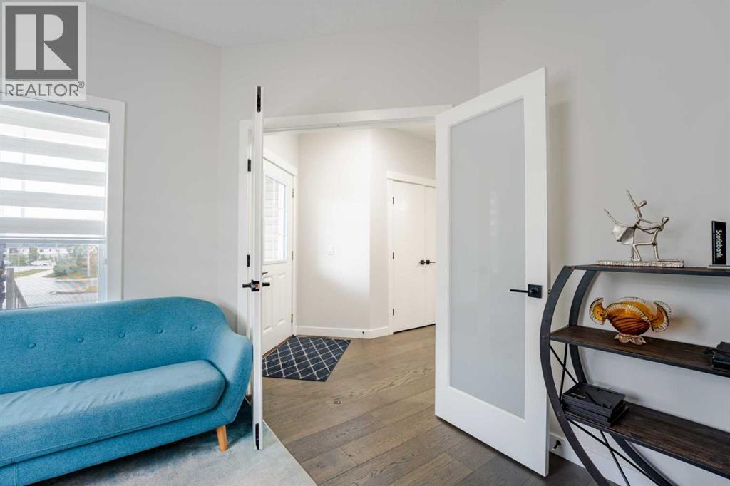 7 Sherview Grove Nw, Calgary, Alberta  T3R 0Y4 - Photo 5 - A2269764