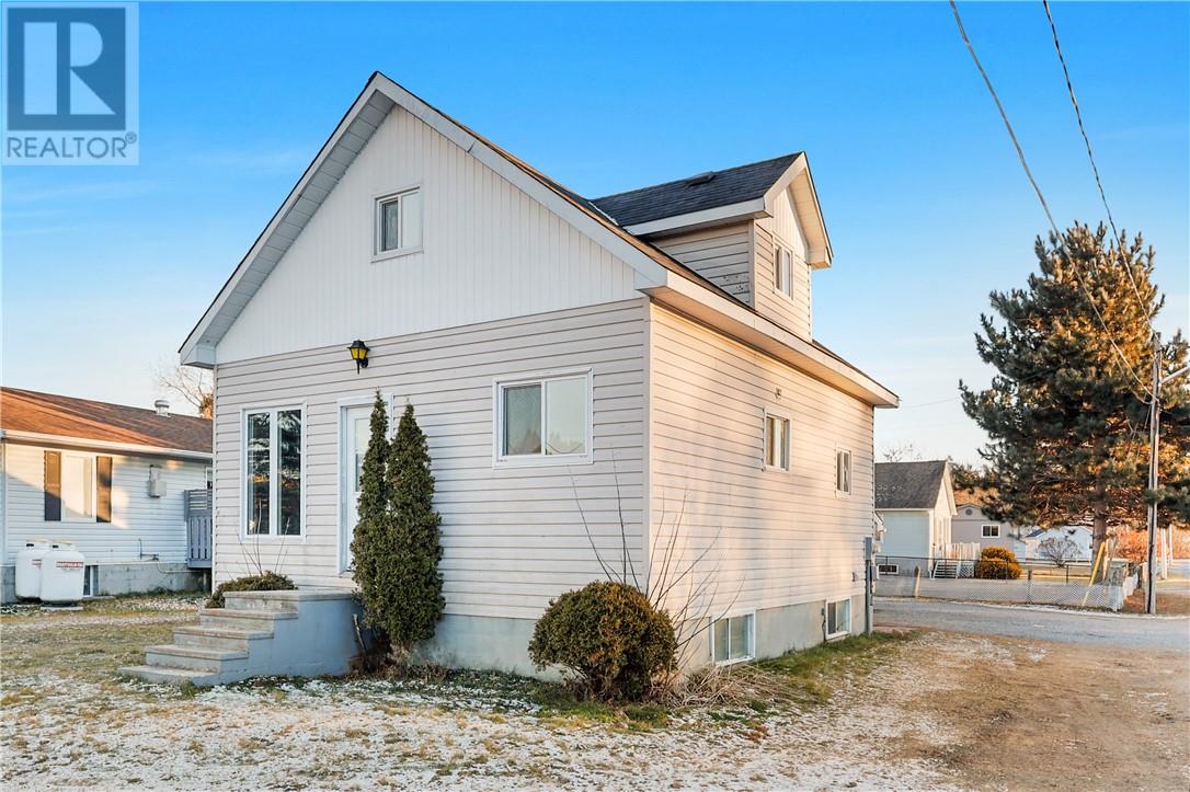 165 Cedar Street, Massey, Ontario  P0P 1P0 - Photo 2 - 2125823