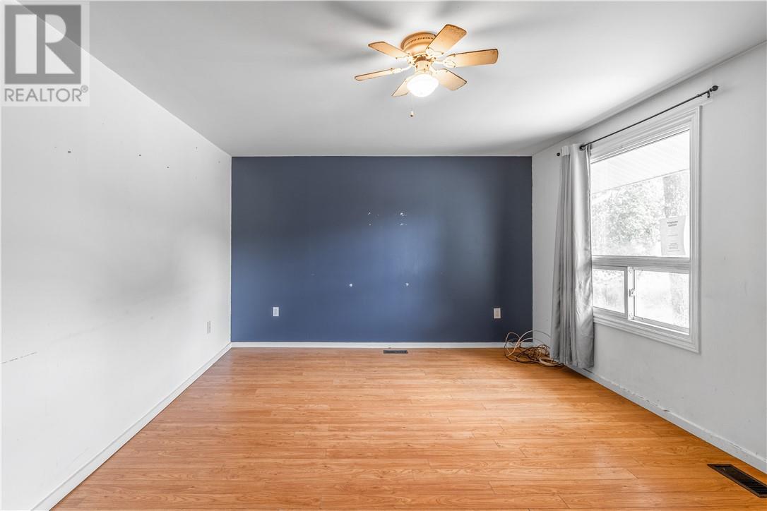 13 Arnold, Lively, Ontario  P3Y 1M8 - Photo 3 - 2125821