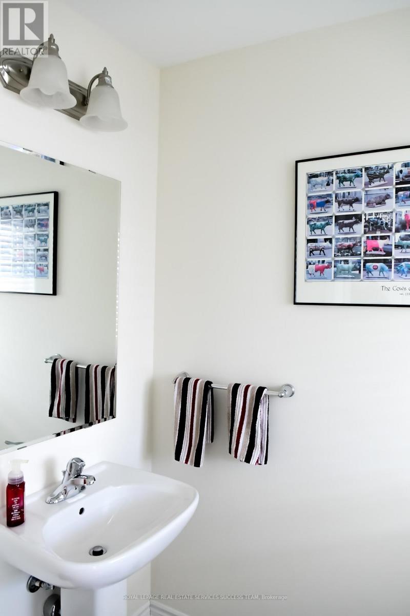 230 Waterbrook Lane, Kitchener, Ontario  N2R 0H7 - Photo 10 - X12590340