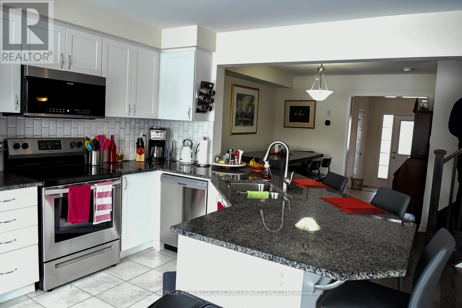 230 Waterbrook Lane, Kitchener, Ontario  N2R 0H7 - Photo 4 - X12590340