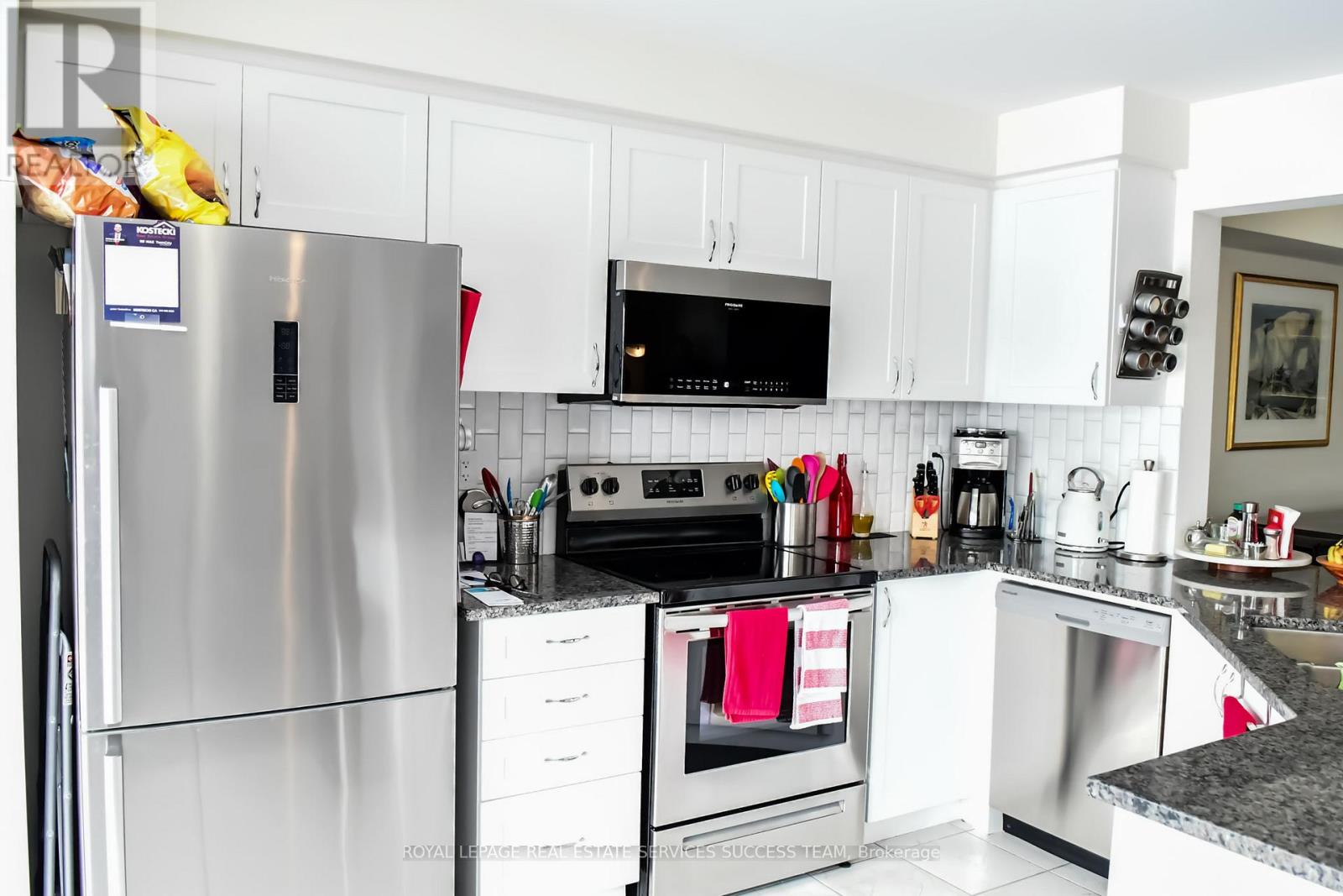 230 Waterbrook Lane, Kitchener, Ontario  N2R 0H7 - Photo 8 - X12590340