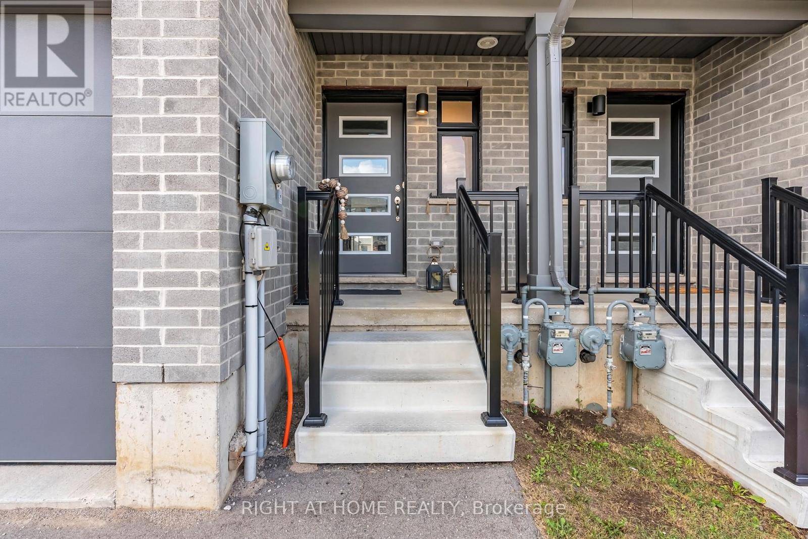 34 Wilkinson Avenue, Cambridge, Ontario  N1S 0E2 - Photo 3 - X12590366