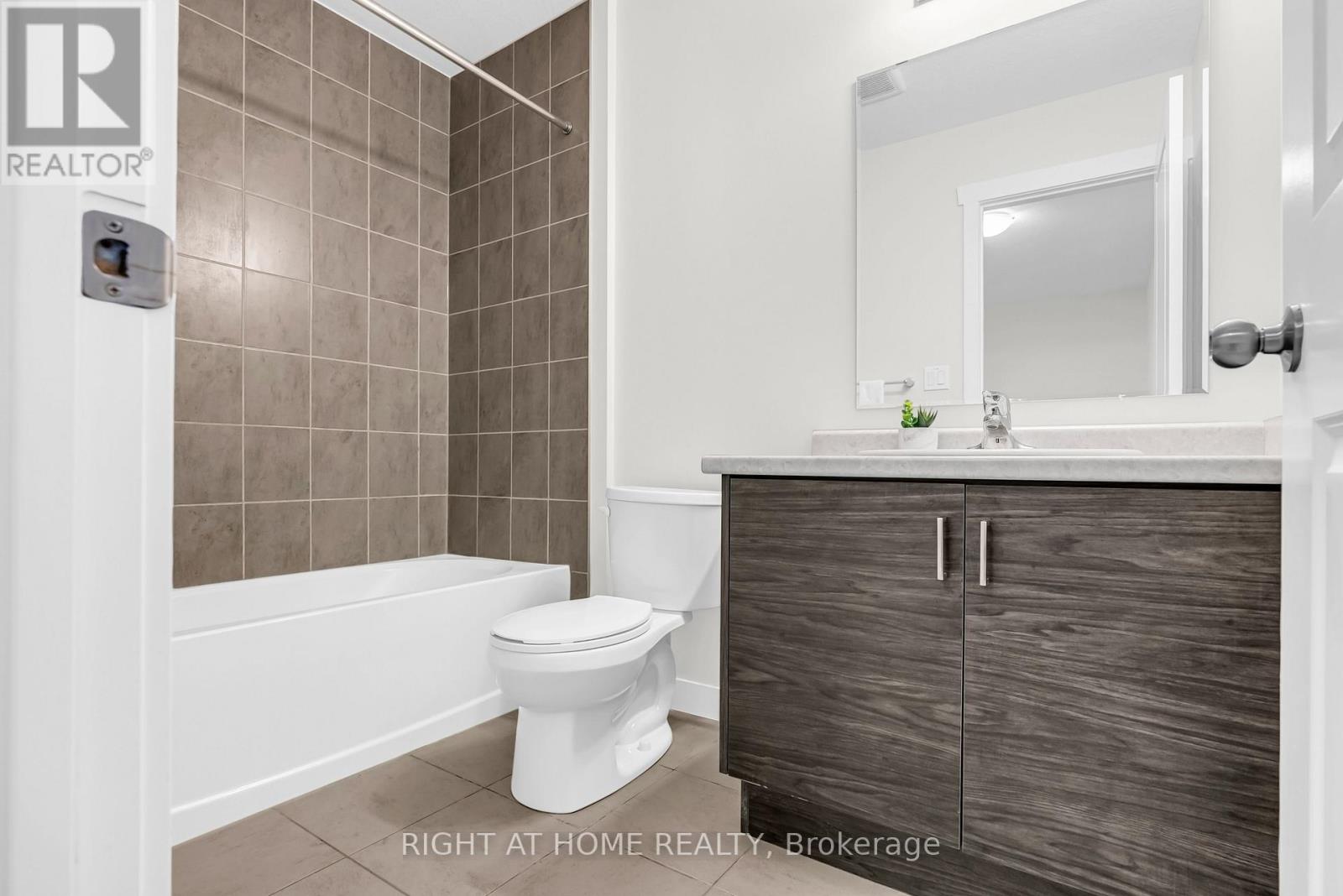 34 Wilkinson Avenue, Cambridge, Ontario  N1S 0E2 - Photo 33 - X12590366