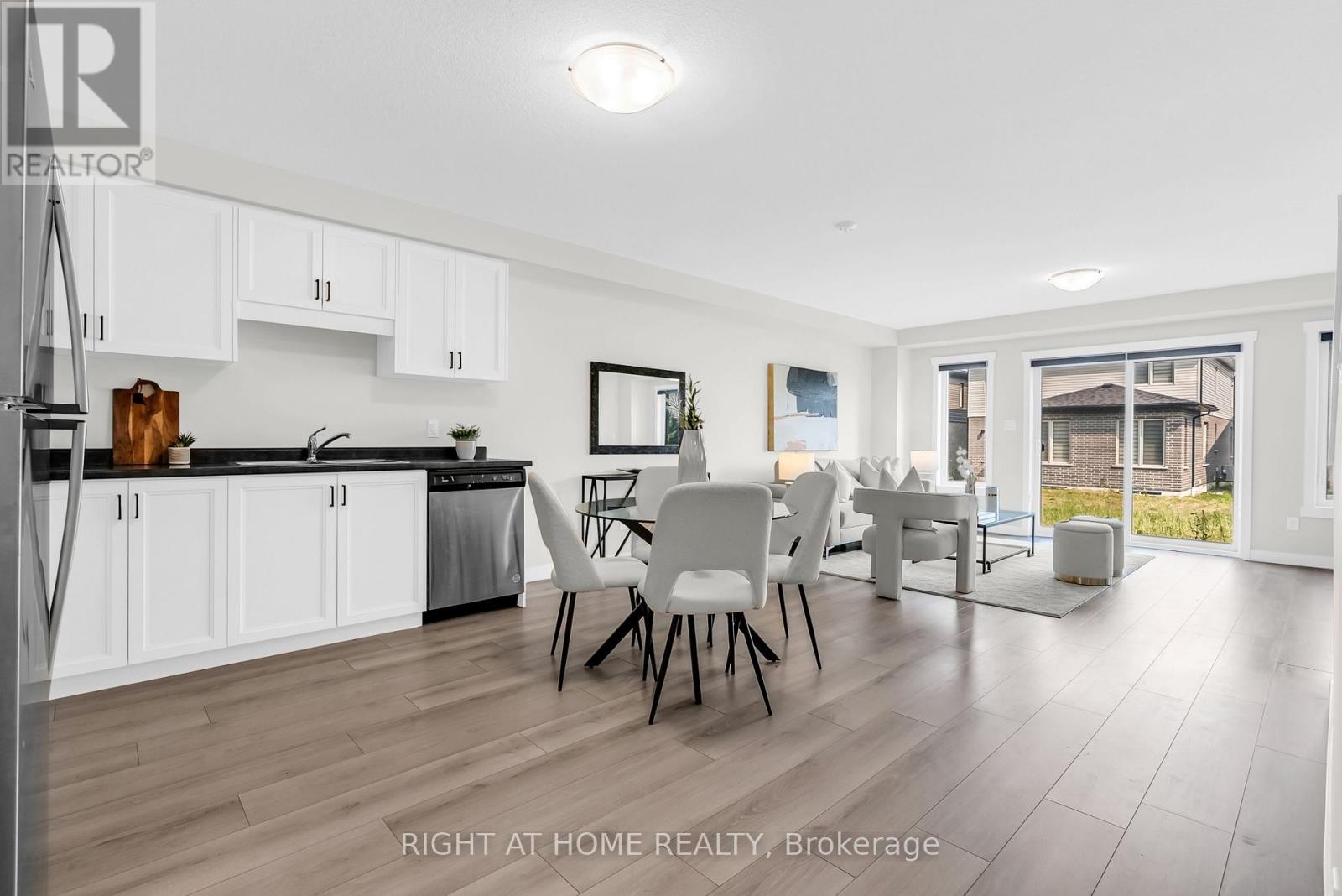 34 Wilkinson Avenue, Cambridge, Ontario  N1S 0E2 - Photo 4 - X12590366